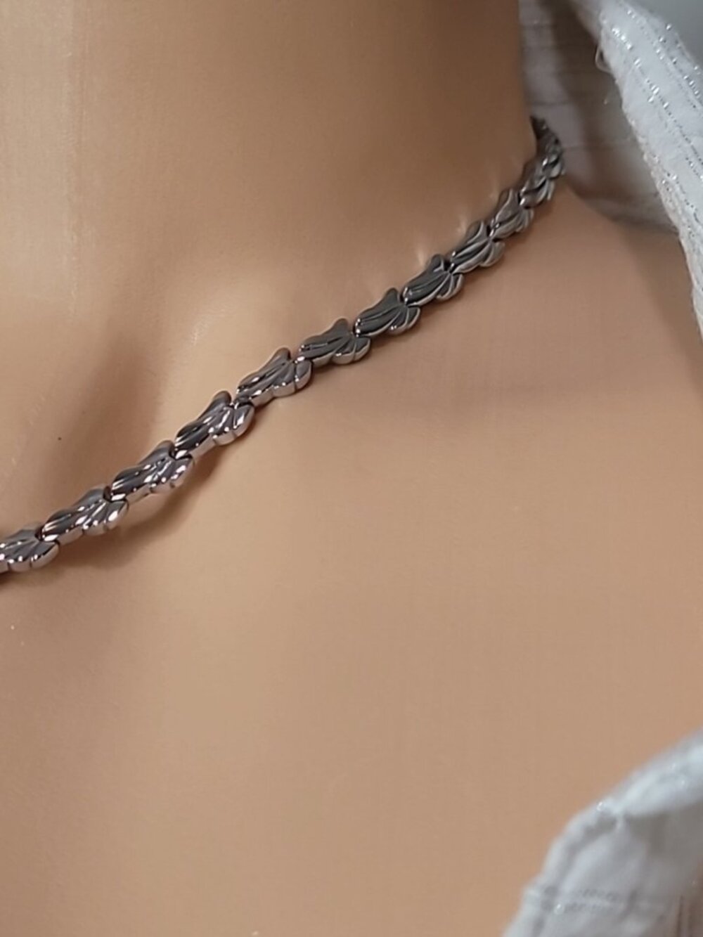 Vintage Two-Tone Stainless Steel 16" Leaf Link Collar Choker Necklace - Excellen - Picture 5 of 16